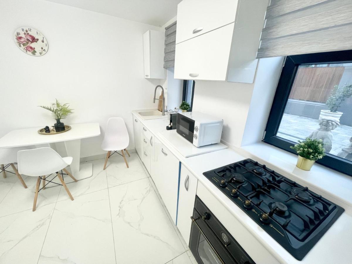 Apollo 1 Apartment Bucharest Exterior photo